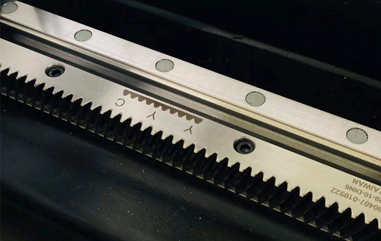 Makinë prerëse me lazer me fibra 3015 për prerje me shpejtësi të lartë të materialeve metalike 1-6 mm