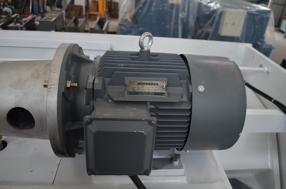 Makinë për prerjen e fletëve të hekurit hidraulike për prerjen e fletëve të hekurit 6*3200 mm
