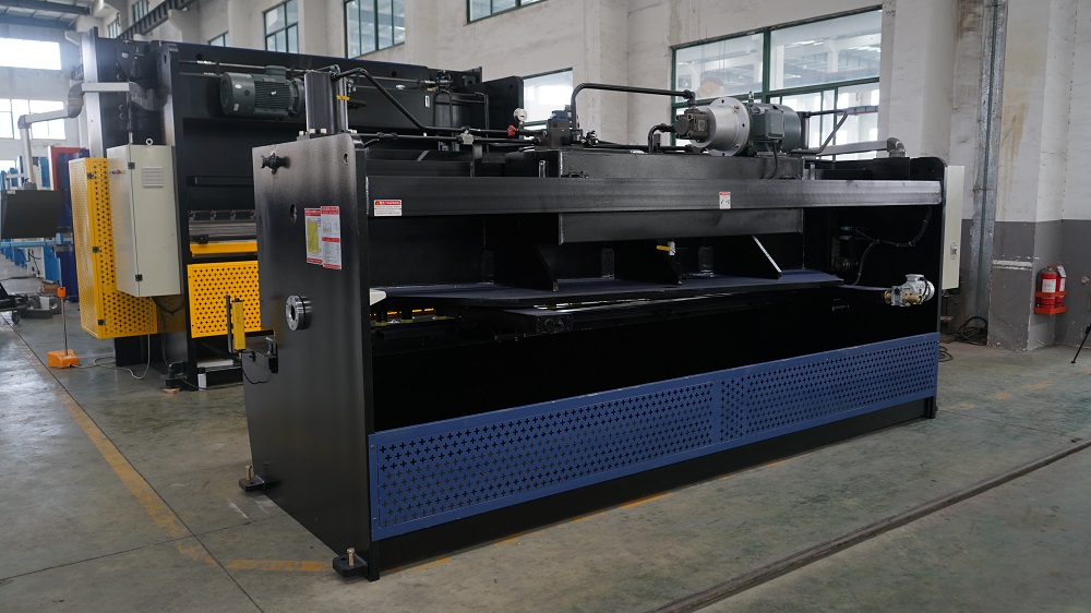 Makinë për prerjen e fletëve të hekurit hidraulike për prerjen e fletëve të hekurit 6*3200 mm