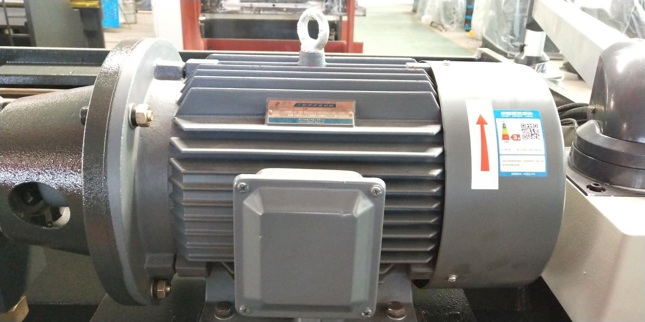 Makineri për prerjen e pllakave hidraulike të çelikut 6mm*3200 Makineri për prerjen e pllakave të çelikut
