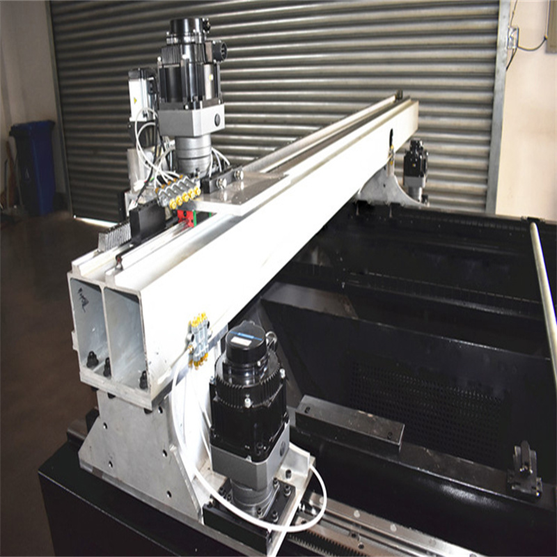 Makinë prerëse me lazer me fibra për prerjen e metaleve të industrisë së rëndë