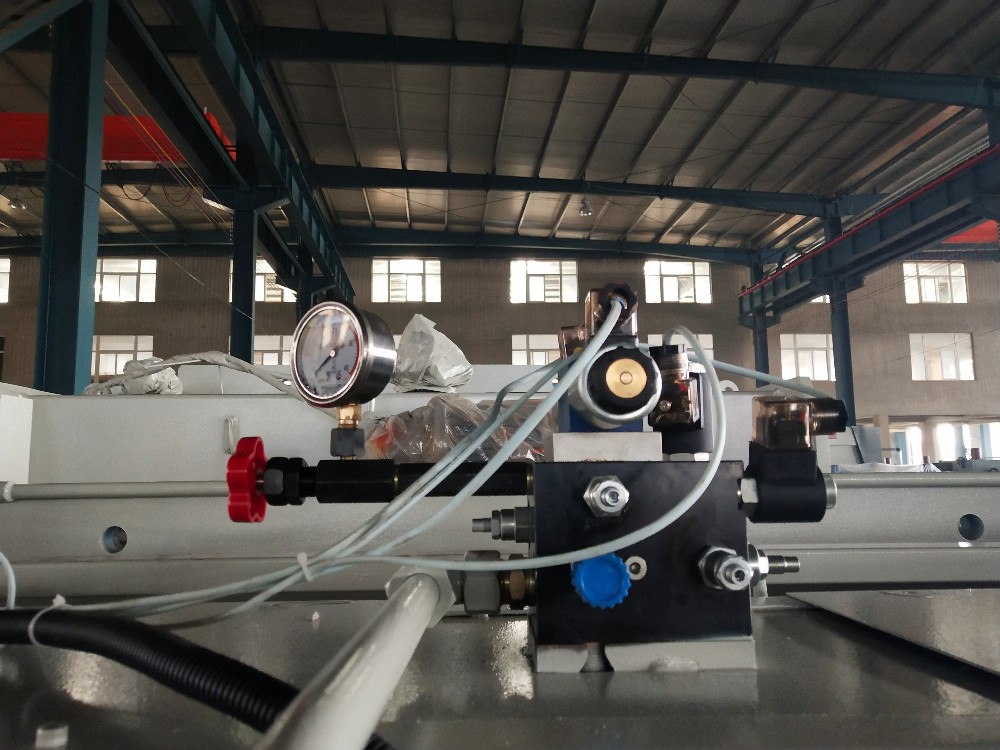 Makinë frenimi me presion hidraulik të Kinës metalike me çmim të arsyeshëm