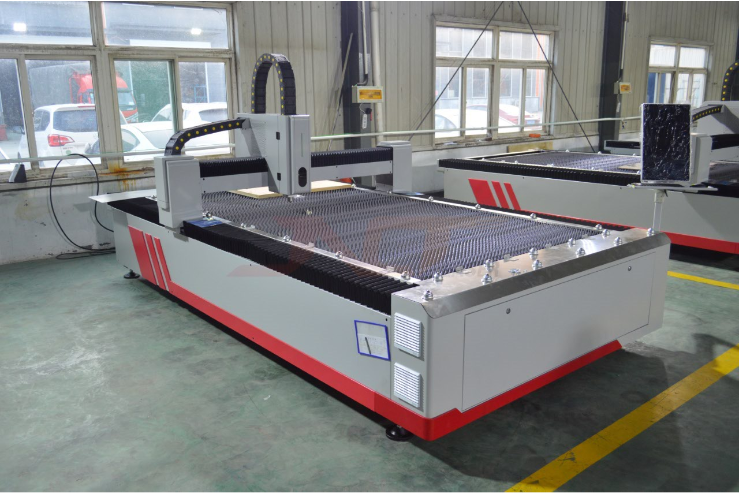 Cnc 2000w Fiber Laser Cutting Machine For Industrial Metal Sheet Cutting Makinë prerëse me lazer me fibër Cnc 2000w për prerjen industriale të fletëve të metalit