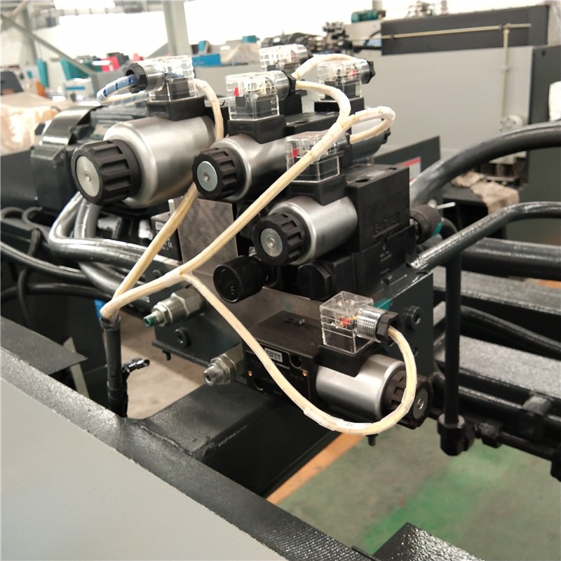 Makinë prerëse e makinës prerëse të personalizuar hidraulike Qc12k-4x2500 Cnc