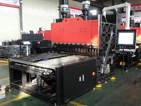 Makina e frenave për shtypje hidraulike për lakimin e fletëve të çelikut